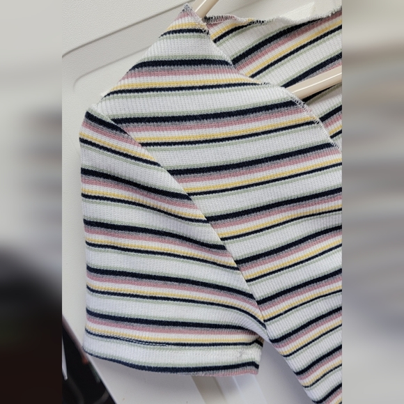 Hollister striped top with ruching in chest area Medium - Picture 3 of 4